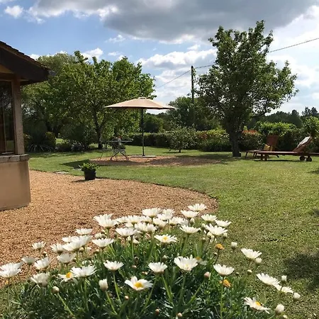Cherry At Le Petit Nid Tatil Evi